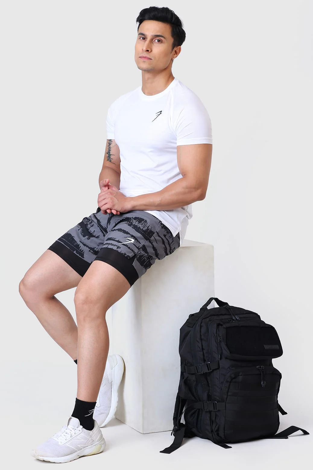 2 in 1 Printed Compression Shorts Gold Grey - Image 2
