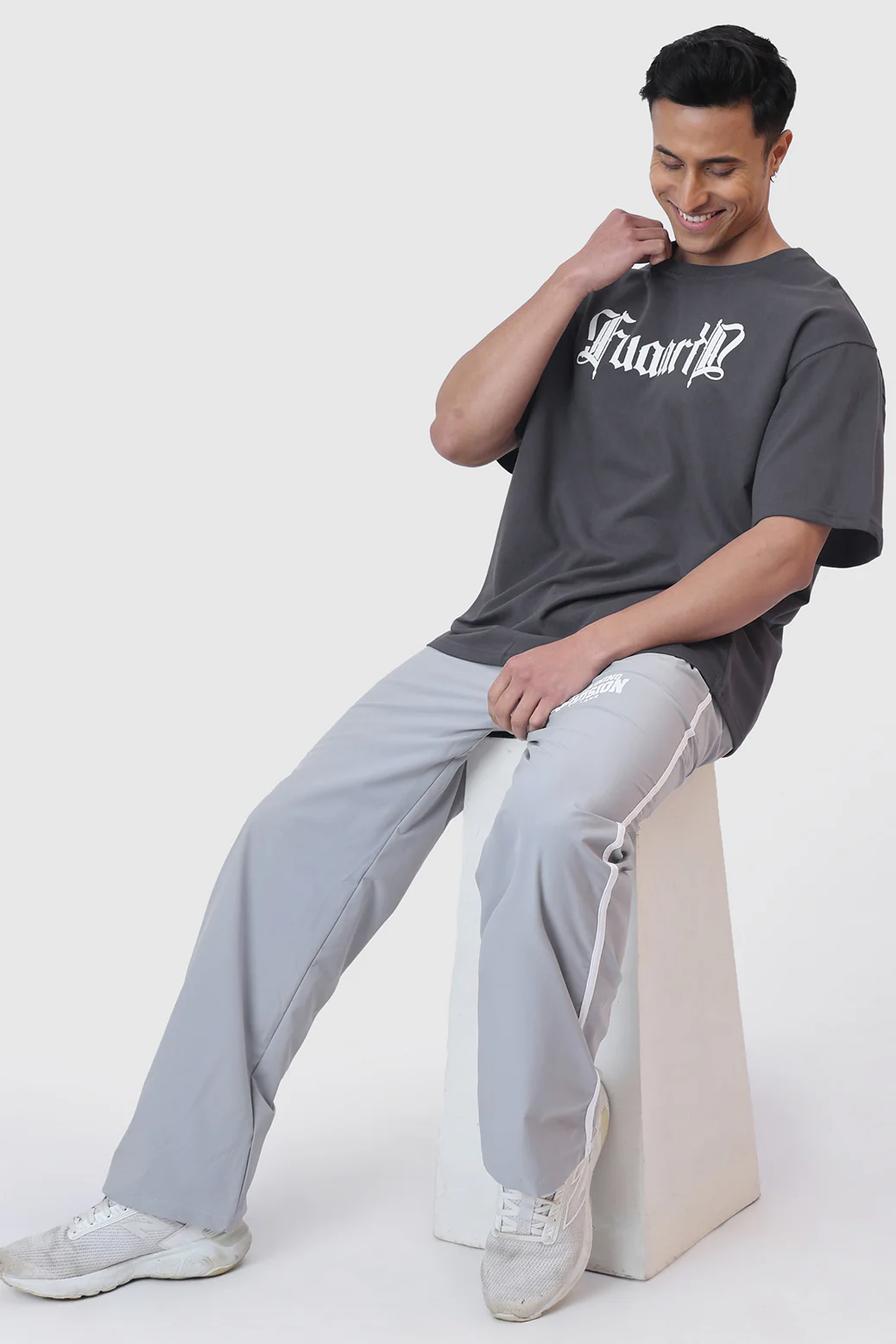 Brookline Oversized T-shirt Dark Grey - Image 7