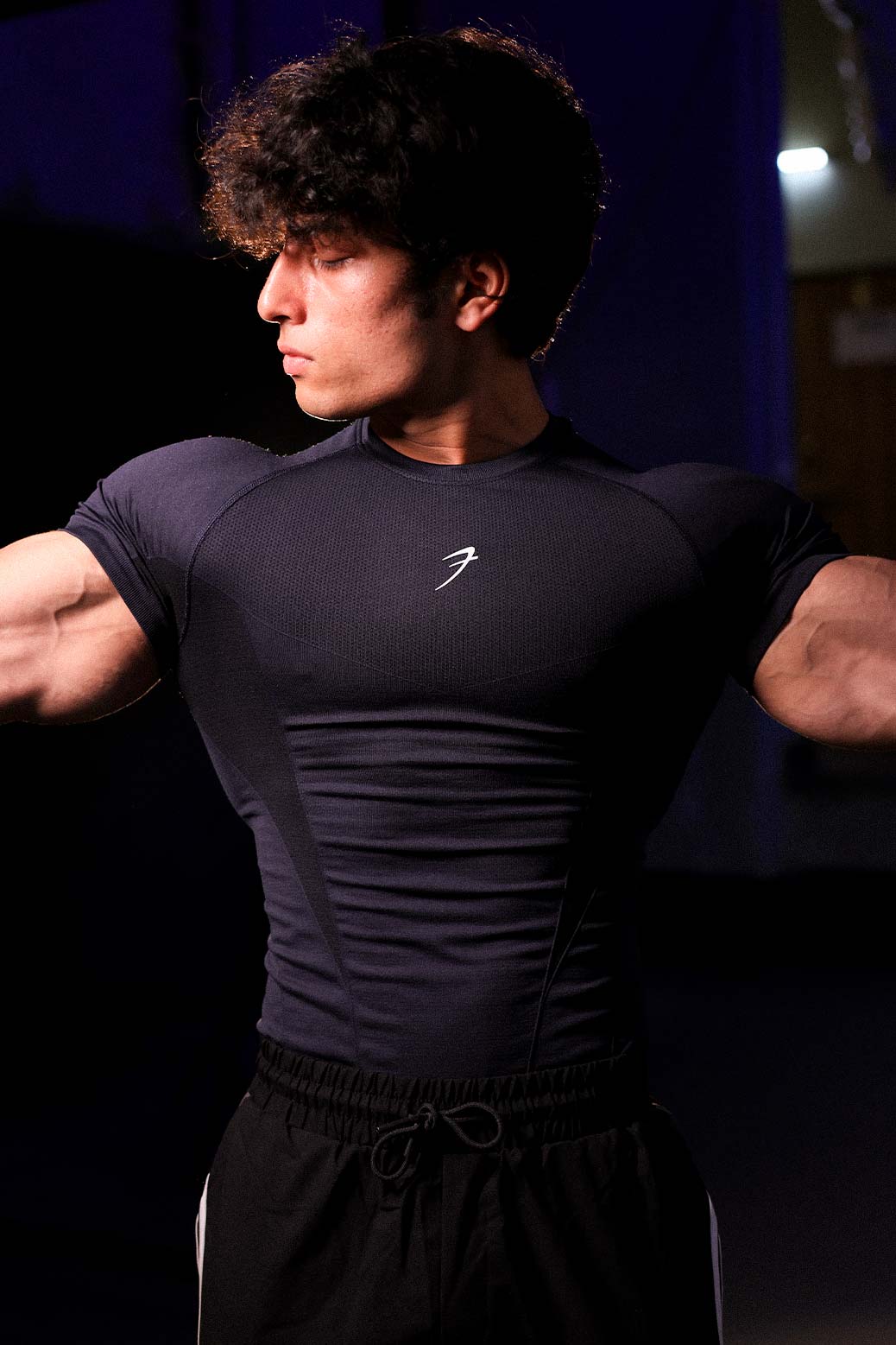 Command Seamless T-shirt Charcoal - Image 5