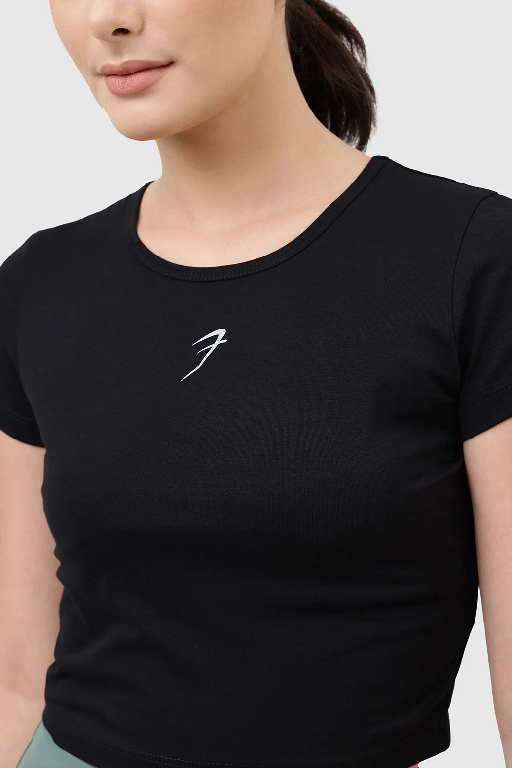 Peak Crop Top Black - Image 3