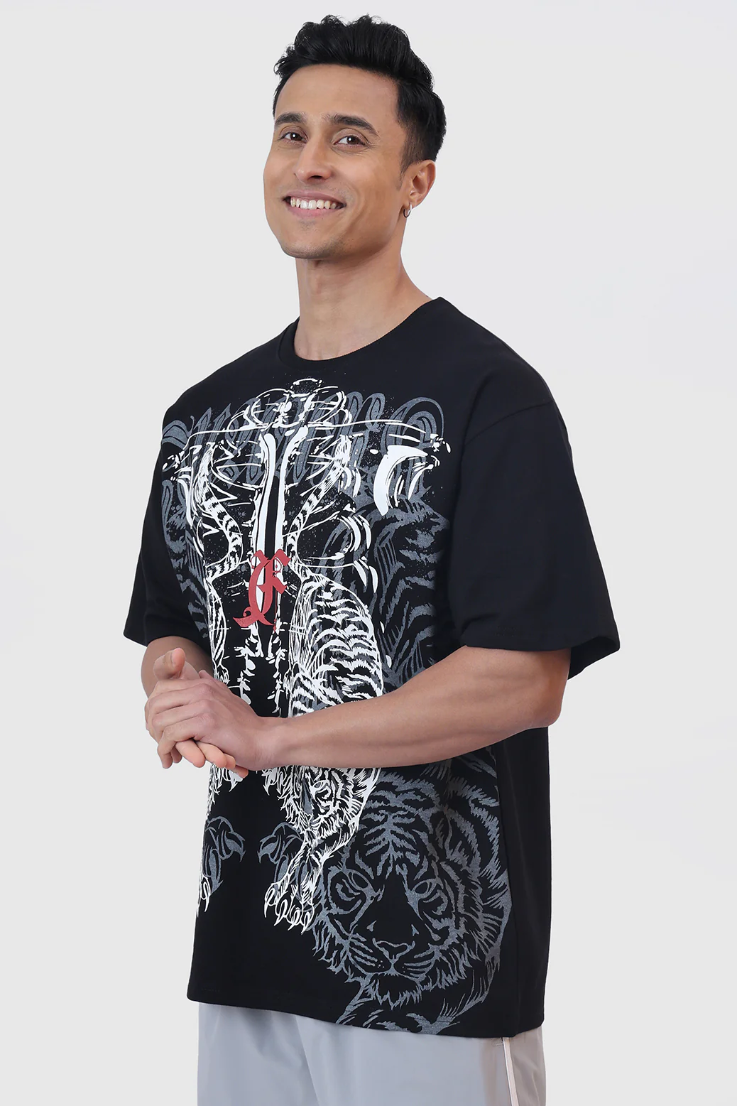 Twin Fangs Oversized T-shirt Black - Image 2
