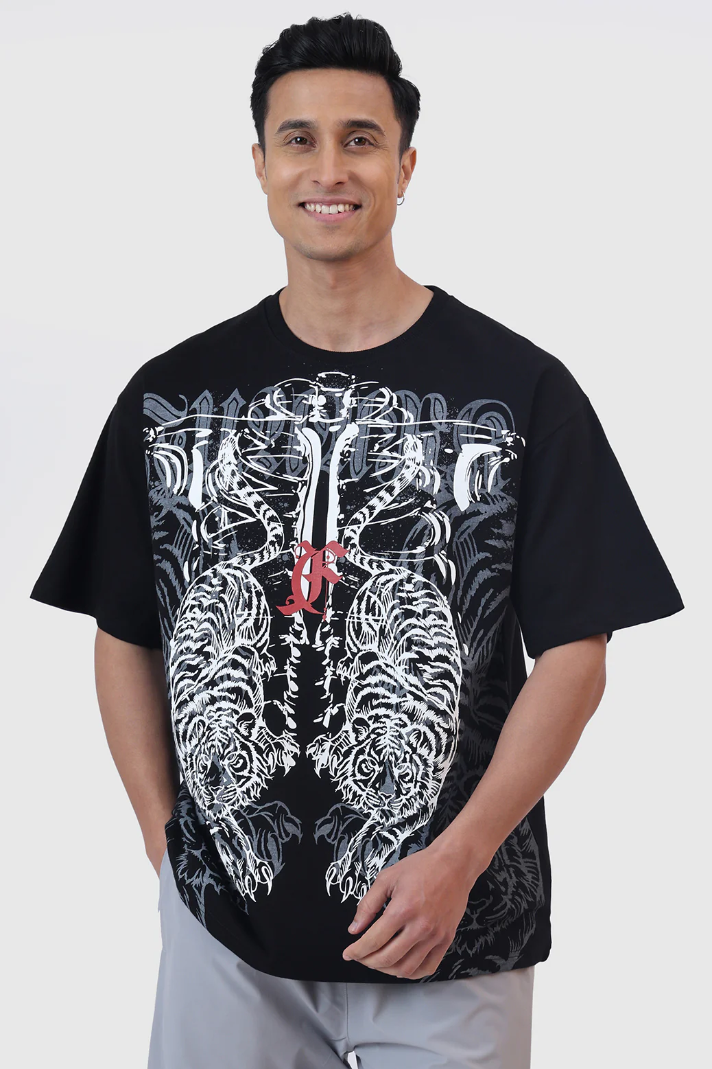 Twin Fangs Oversized T-shirt Black - Image 5