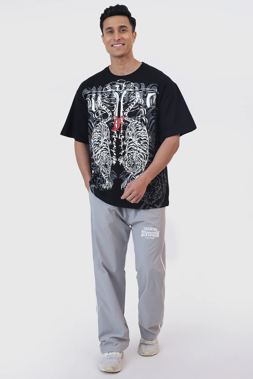 Twin Fangs Oversized T-shirt Black - Image 6