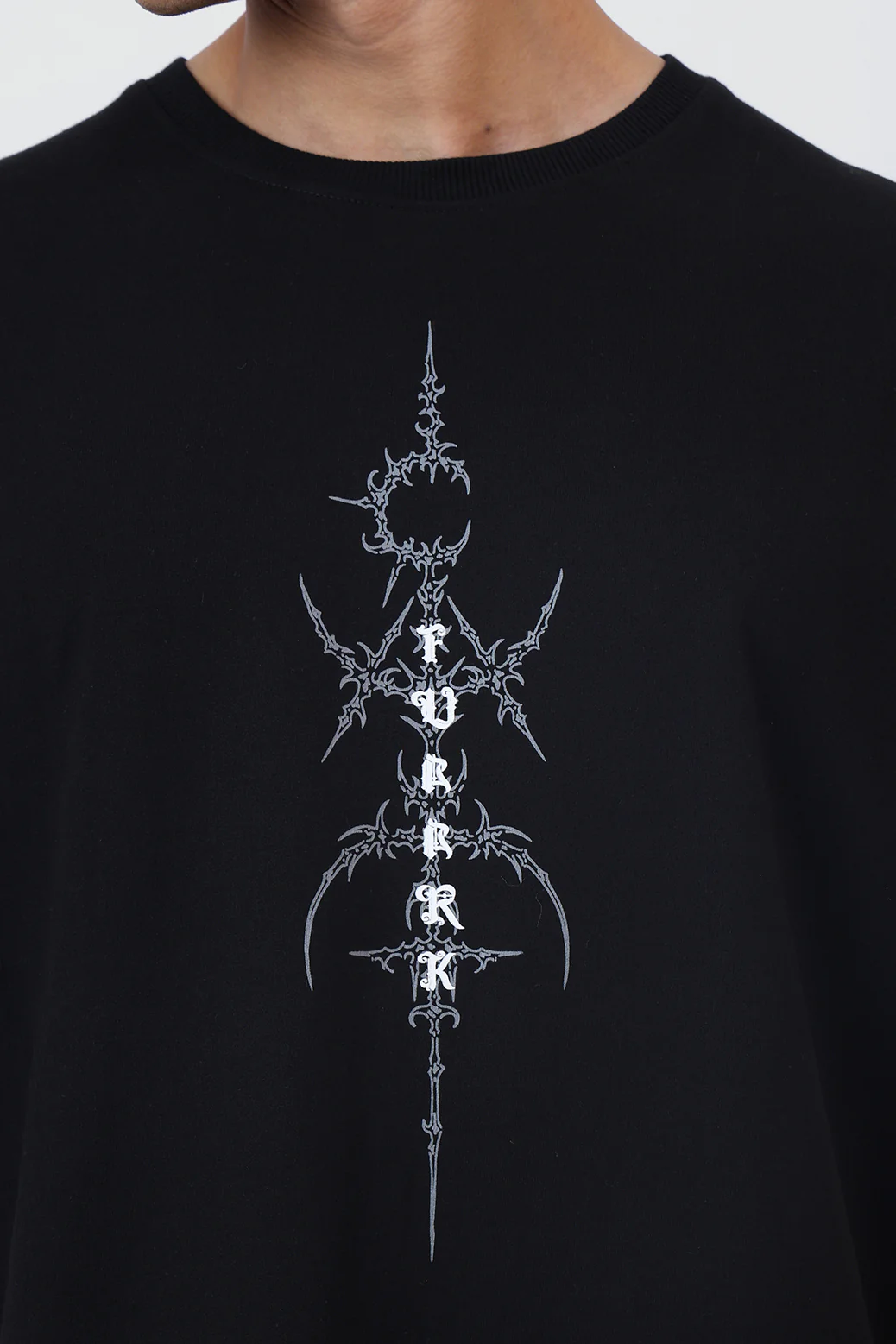 Twin Sword Oversized  T-shirt Black - Image 4